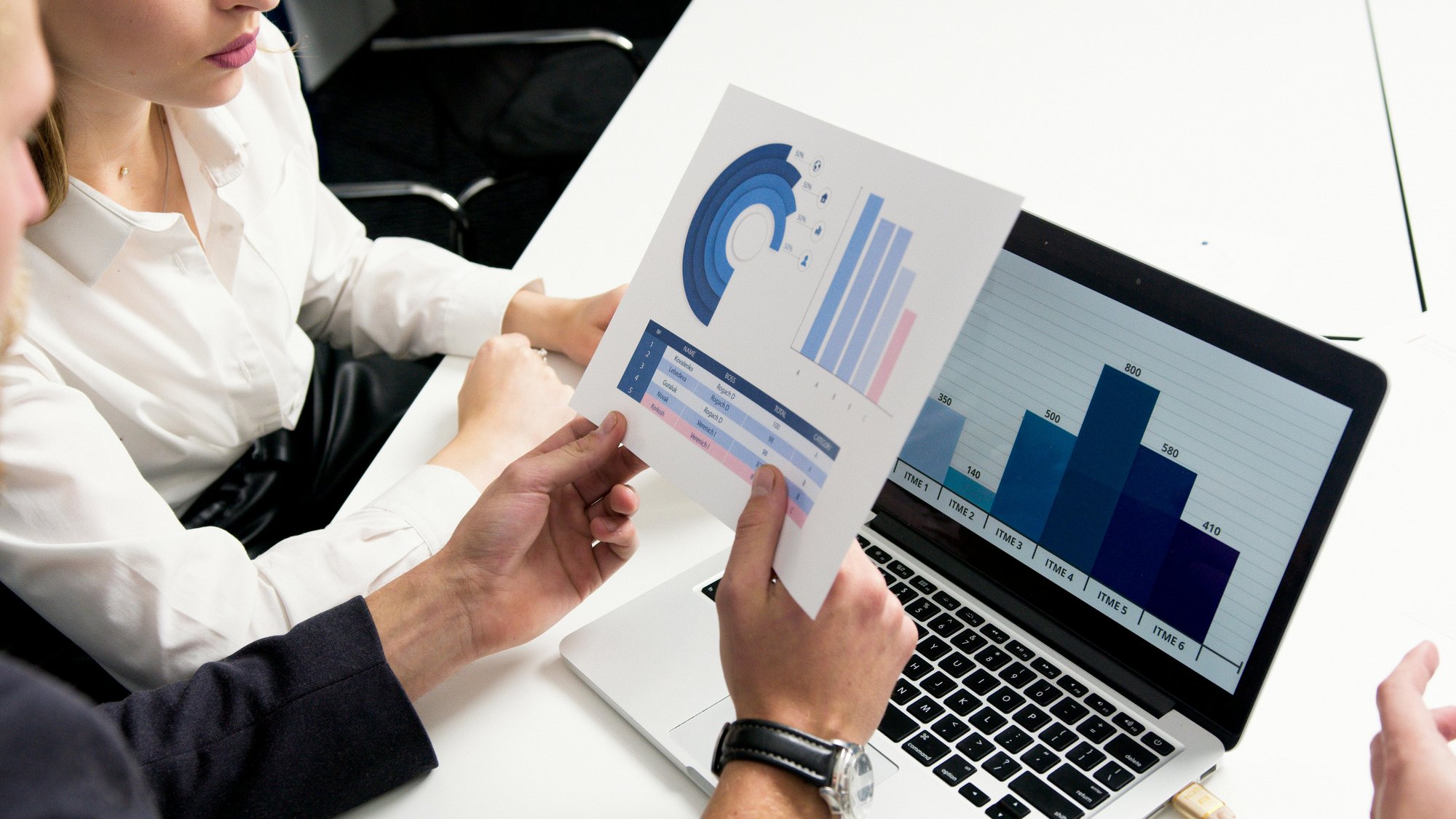 finance-executive-recruiting-reviewing-numbers