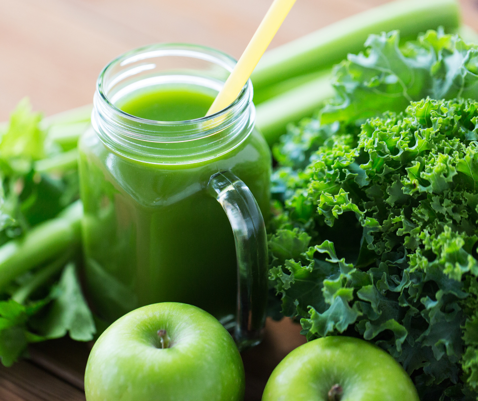 green-smoothie-beverage-with-kale-and-green-apples